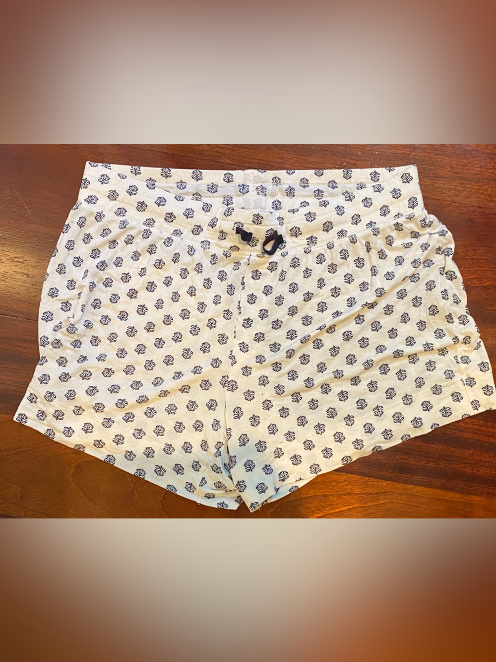 Women’s Shorts Cream Patterned Casual May fit Sz L